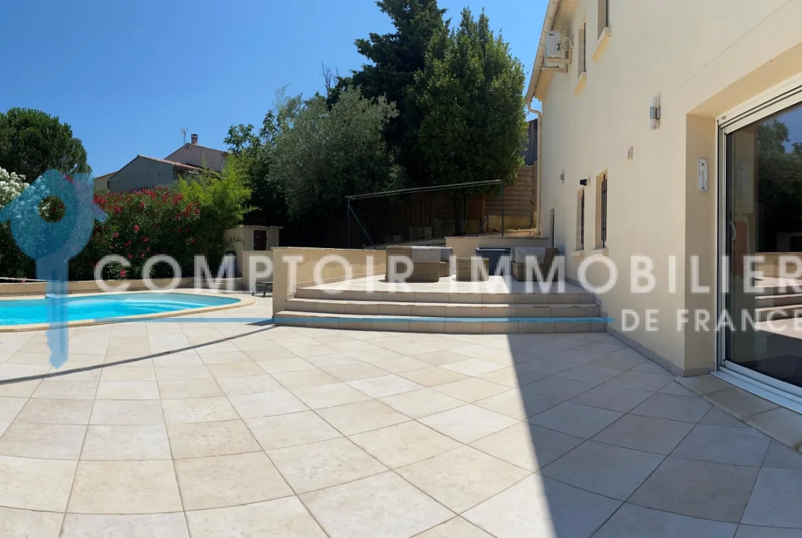Villa traditionnelle de 125 m² avec piscine chauffée à Montfrin, proche du Pont du Gard 