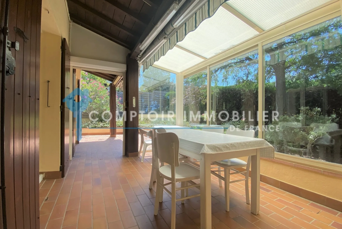 Villa traditionnelle de 125 m² avec piscine chauffée à Montfrin, proche du Pont du Gard 