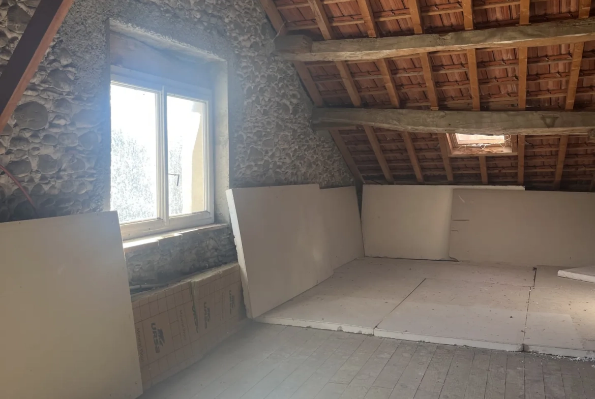 Maison atypique avec maisonnette T2, piscine et grand espace extérieur à Bidache 