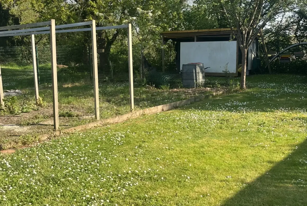 Maison atypique avec maisonnette T2, piscine et grand espace extérieur à Bidache 