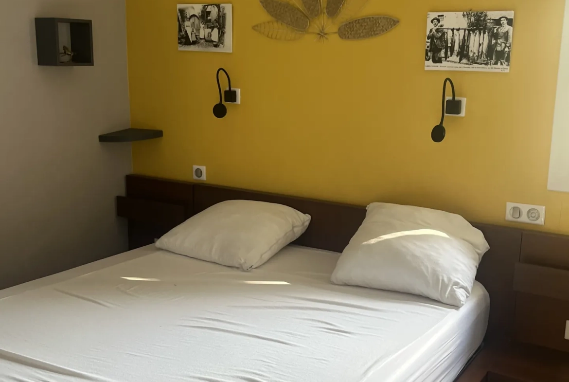 Maison atypique avec maisonnette T2, piscine et grand espace extérieur à Bidache 