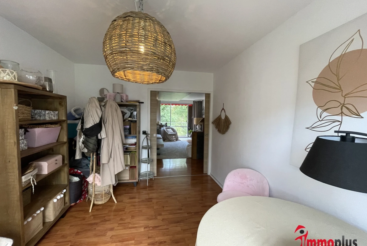 Appartement F5 traversant avec balcons et parking à Rixheim 