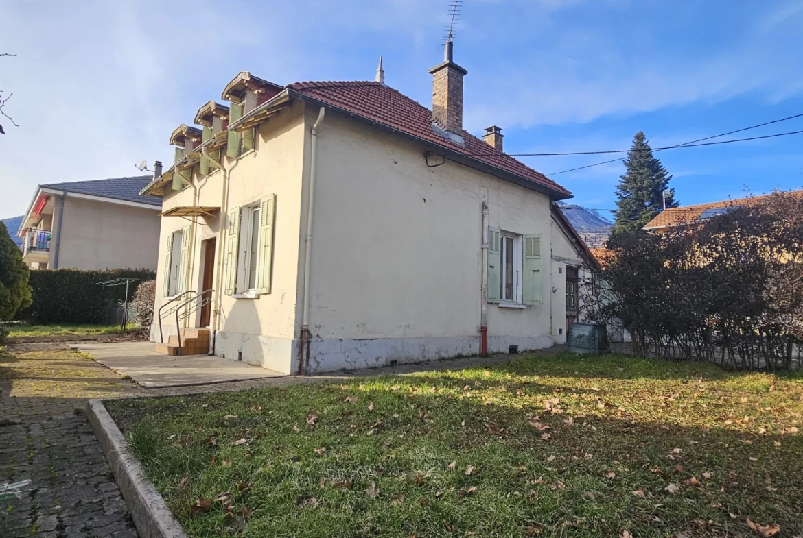 Maison de 128 m² avec studio, garage et terrasse à Gap 