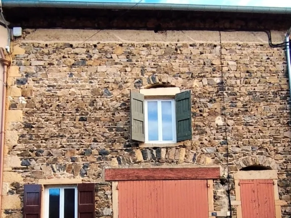 Maison de village à aménager de 245 m² à Jullié, charmant village viticole du Rhône
