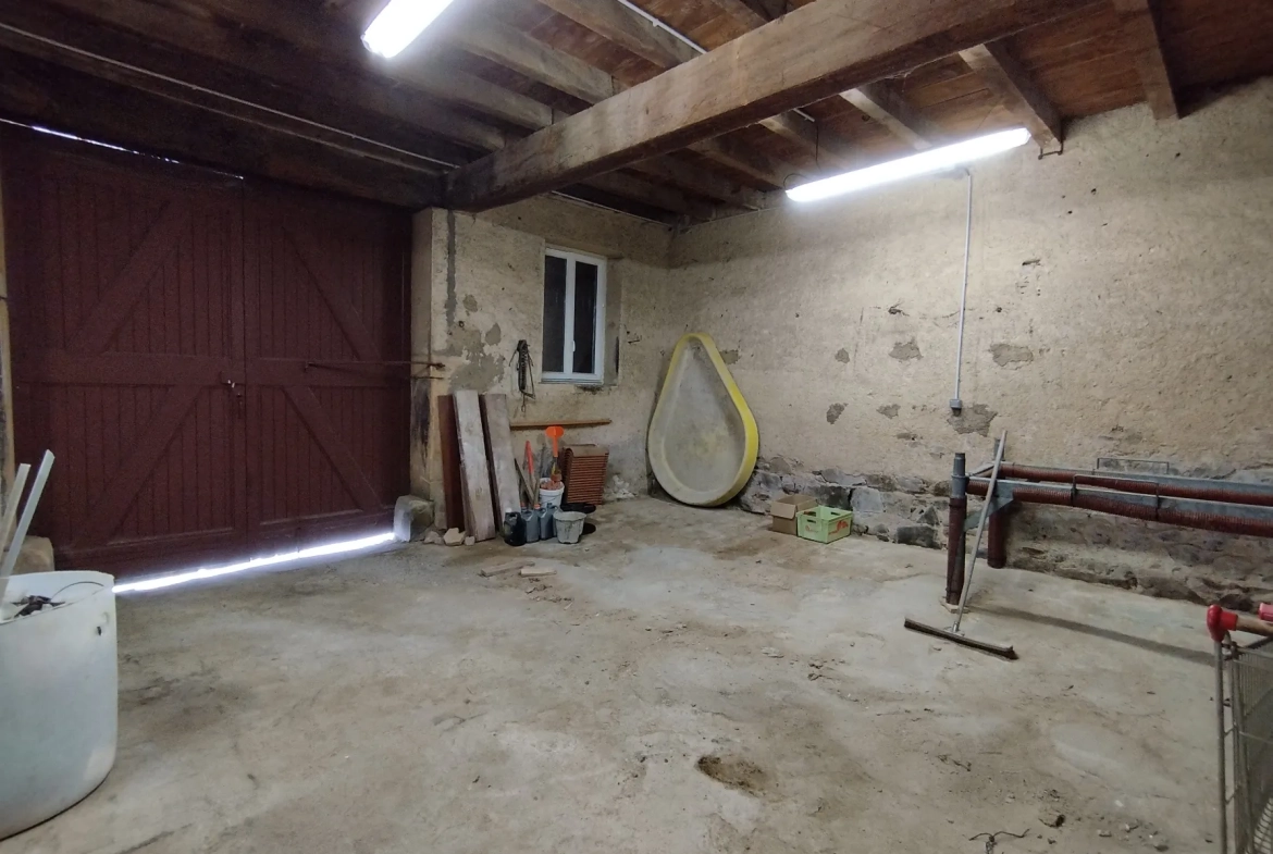 Maison de village à aménager de 245 m² à Jullié, charmant village viticole du Rhône 