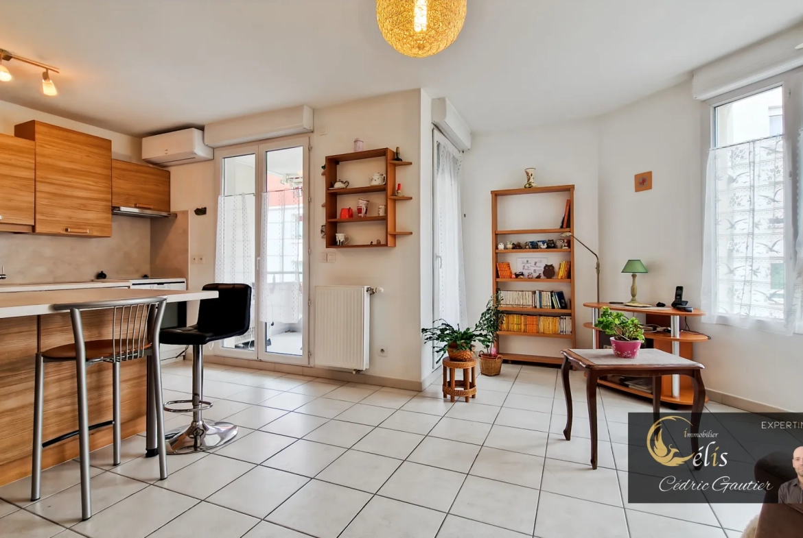 Appartement T3 récent avec balcon et garage à Bourgoin-Jallieu, 65m², idéalement situé 