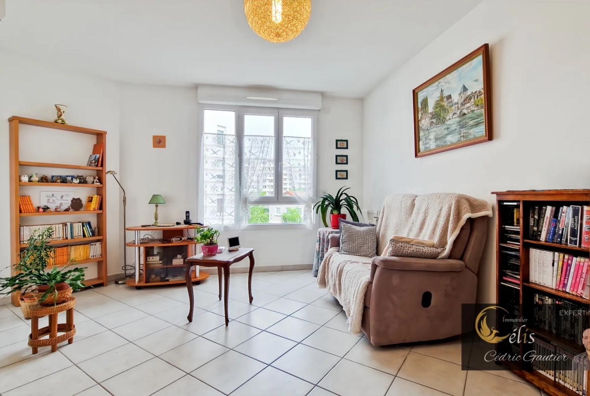 Appartement T3 récent avec balcon et garage à Bourgoin-Jallieu, 65m², idéalement situé 