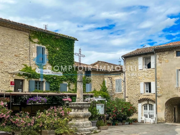 Maison de village avec vue panoramique à 15 km d’Uzès, charme historique et confort moderne