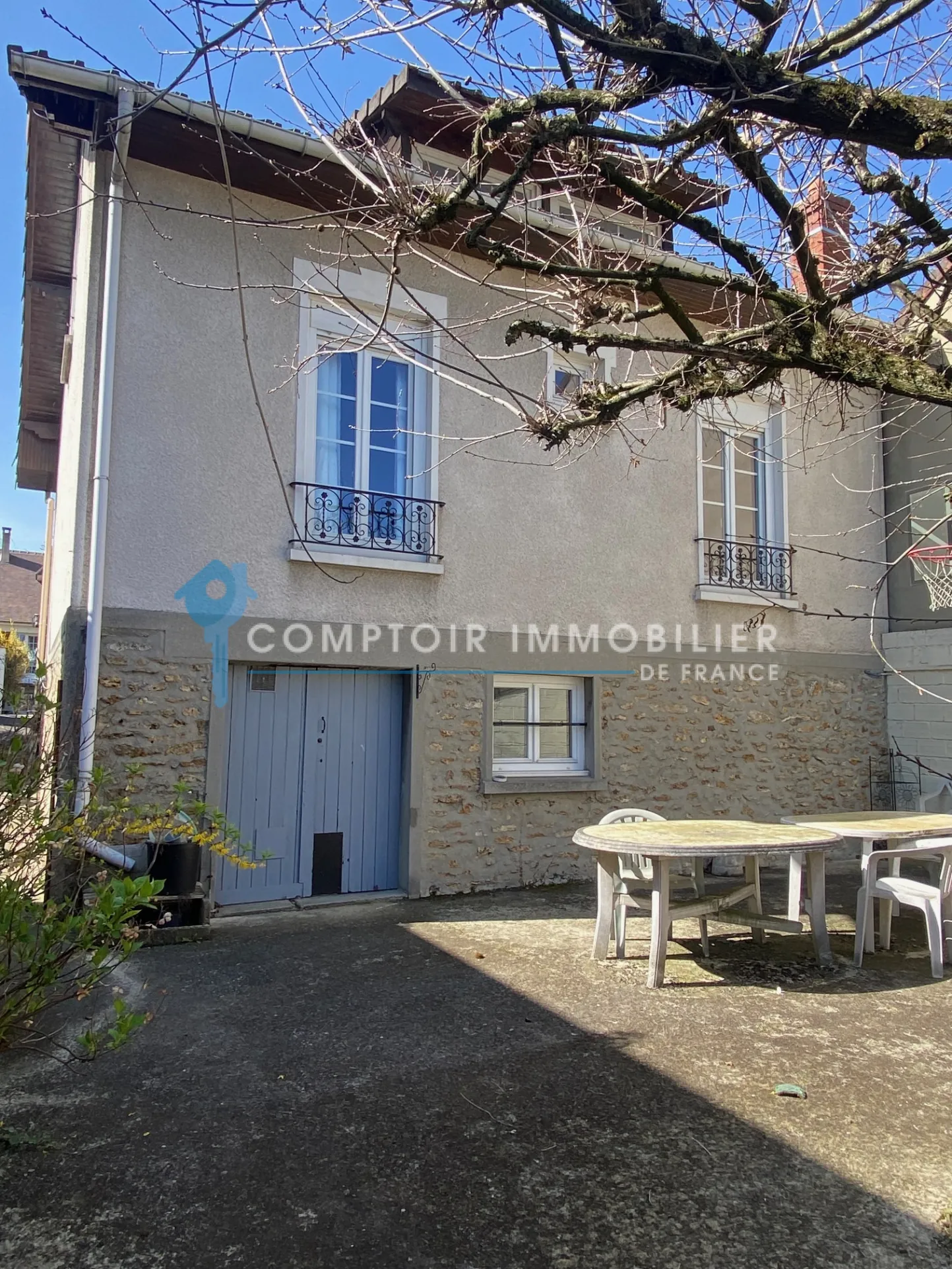 Maison rénovée à Villabé (91) avec grand terrain et 3 chambres 
