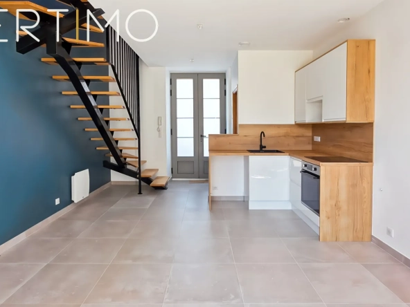 Maison atypique rénovée avec jardin et parking à Étampes, secteur recherché 