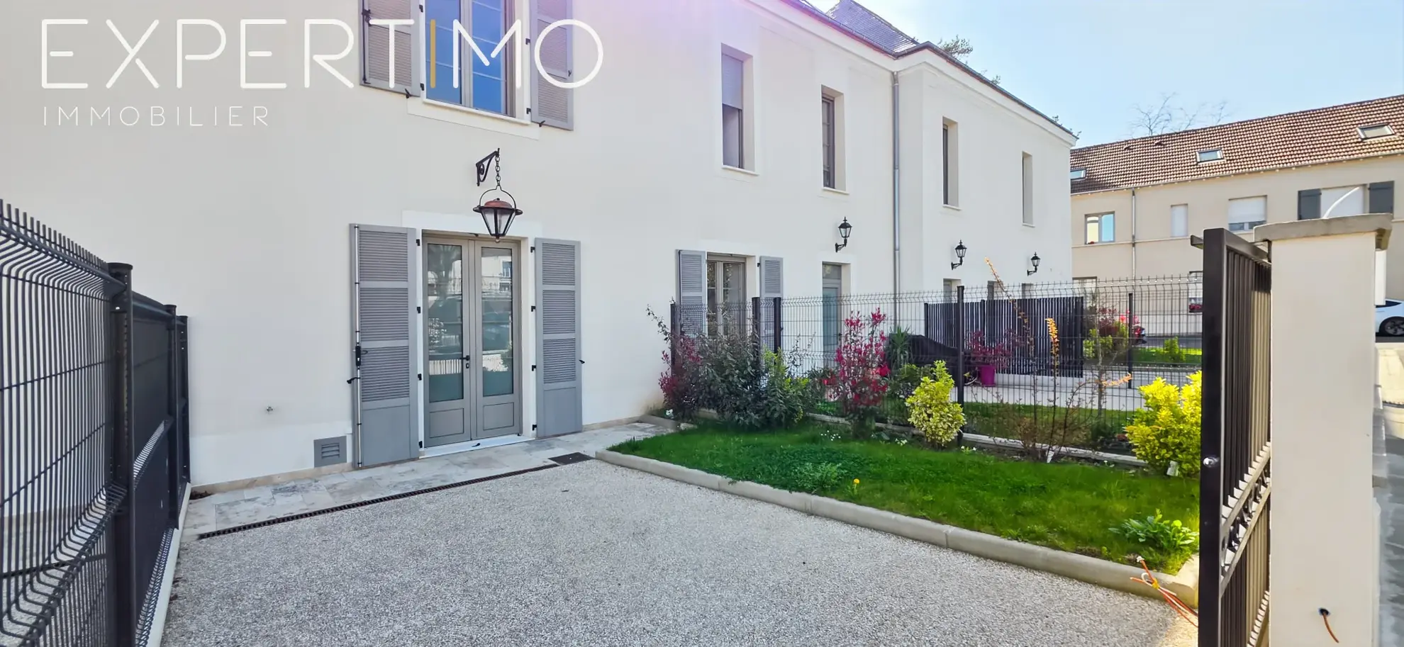 Maison atypique rénovée avec jardin et parking à Étampes, secteur recherché 