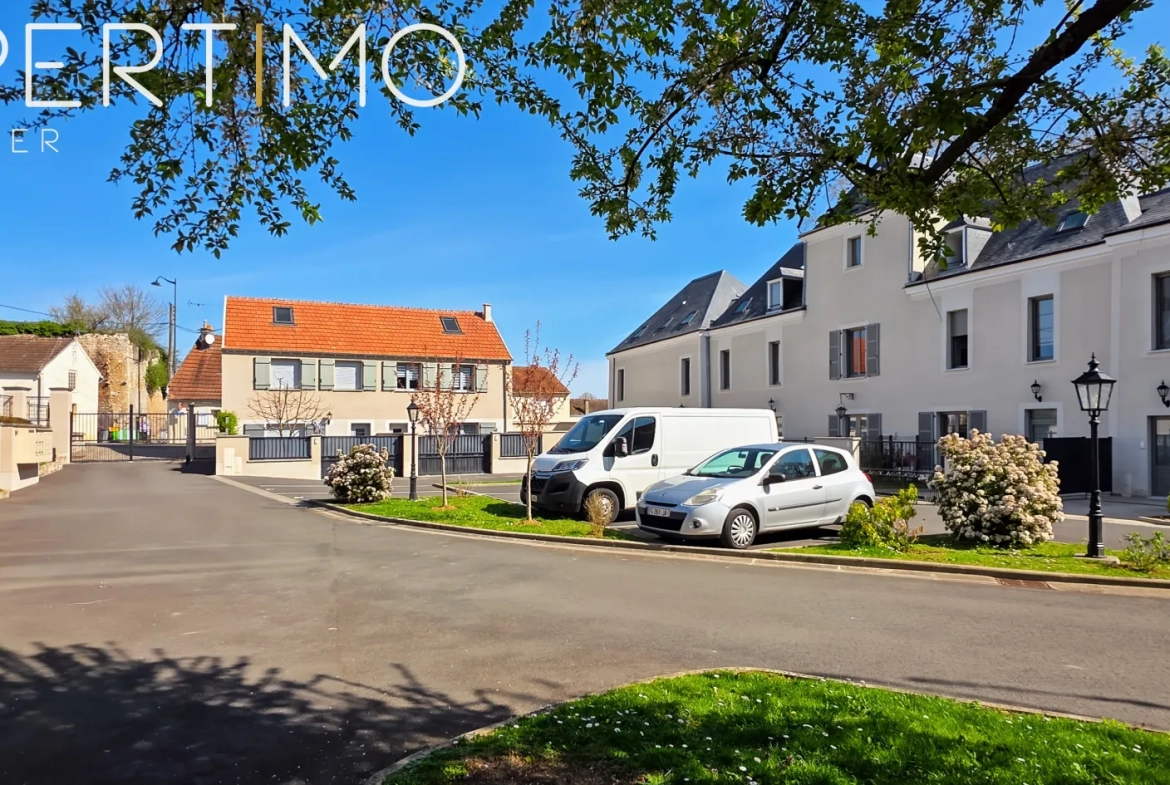 Maison atypique rénovée avec jardin et parking à Étampes, secteur recherché 