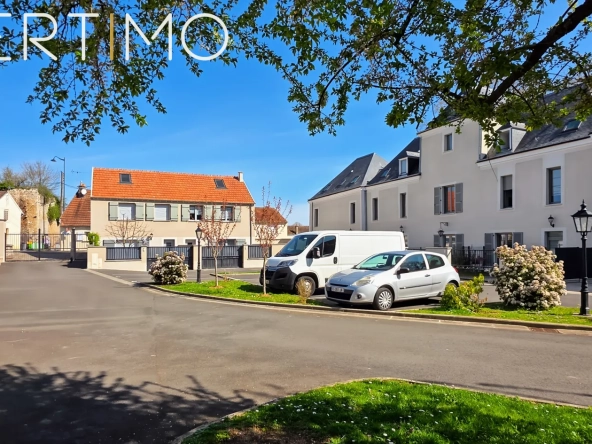 Maison atypique rénovée avec jardin et parking à Étampes, secteur recherché 