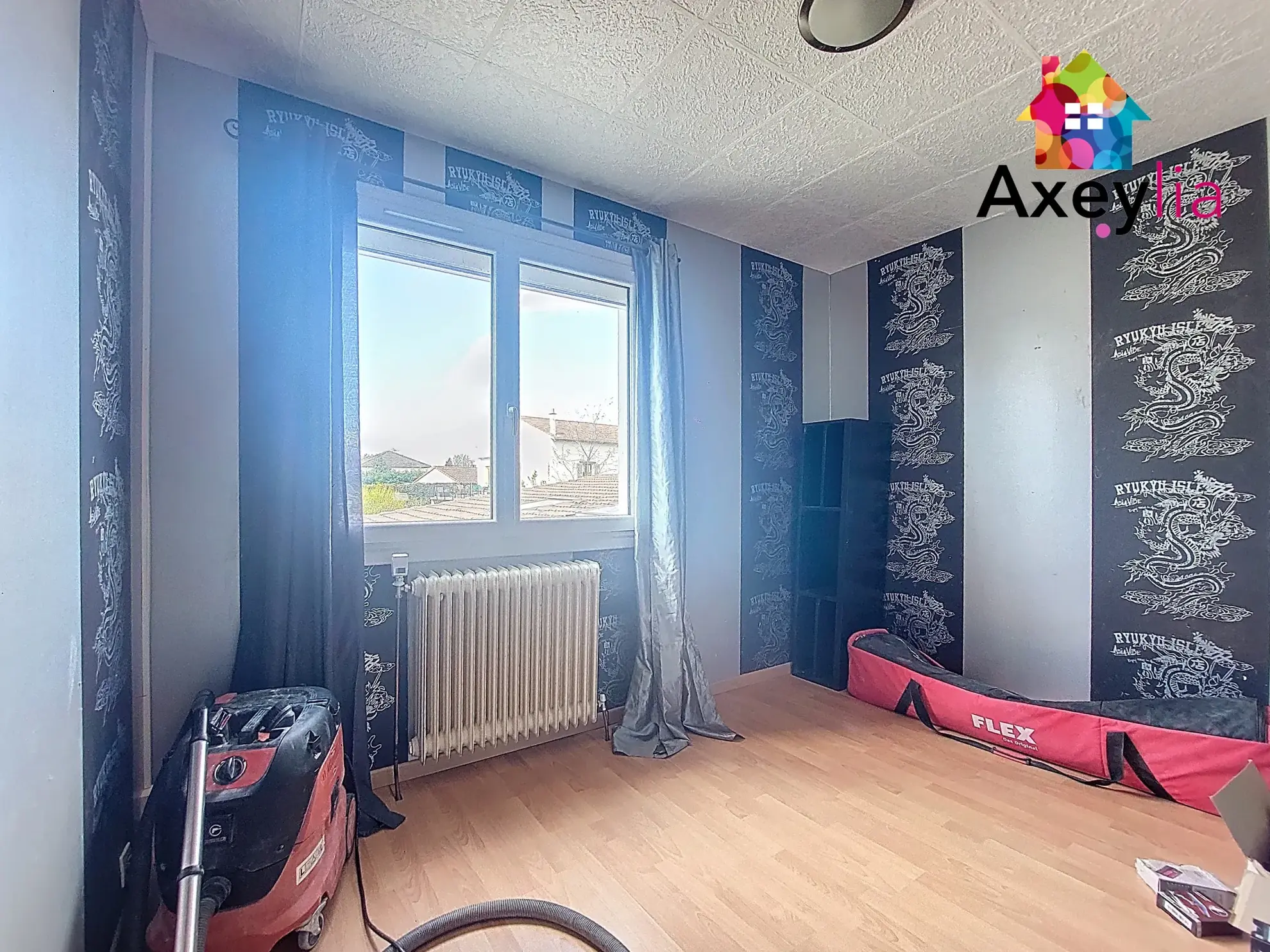 Maison familiale à vendre au Coteau avec piscine intérieure et grand terrain 
