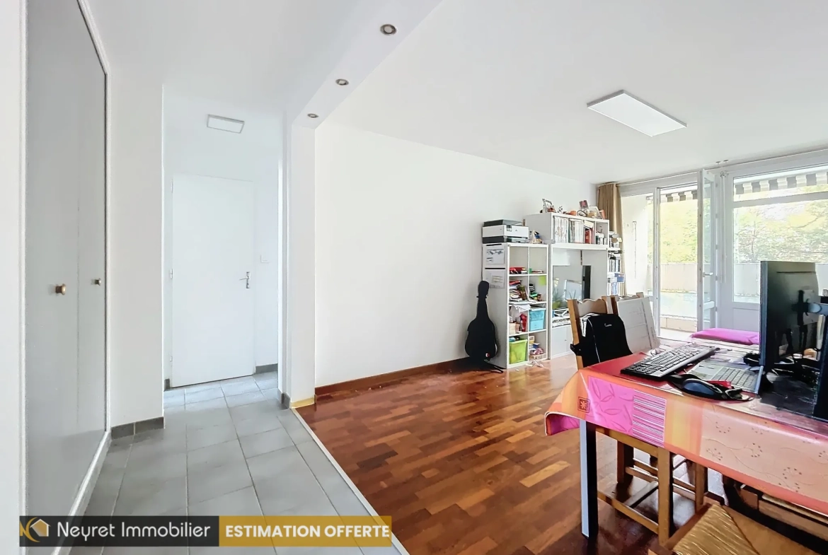 Vente d’un appartement T4 en parfait état avec terrasse à Oullins Pierre Bénite 