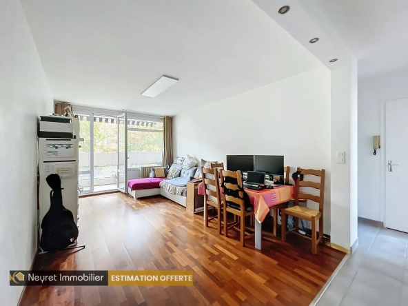 Vente d’un appartement T4 en parfait état avec terrasse à Oullins Pierre Bénite