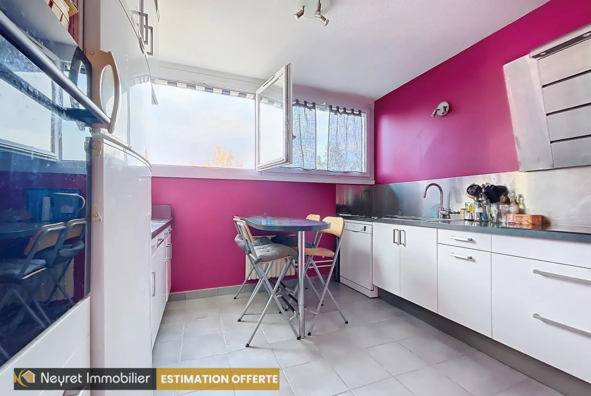 Vente d’un appartement T4 en parfait état avec terrasse à Oullins Pierre Bénite 