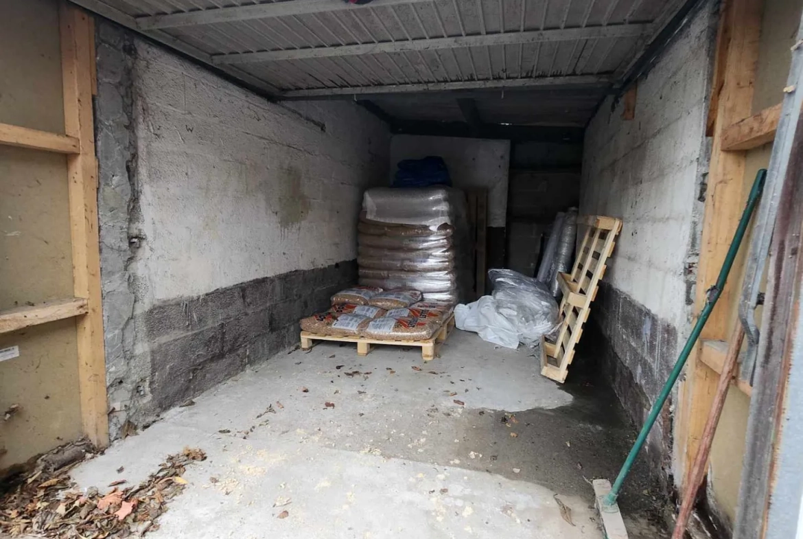 Maison à vendre à Pernes avec jardin, garage et potentiel de rénovation 