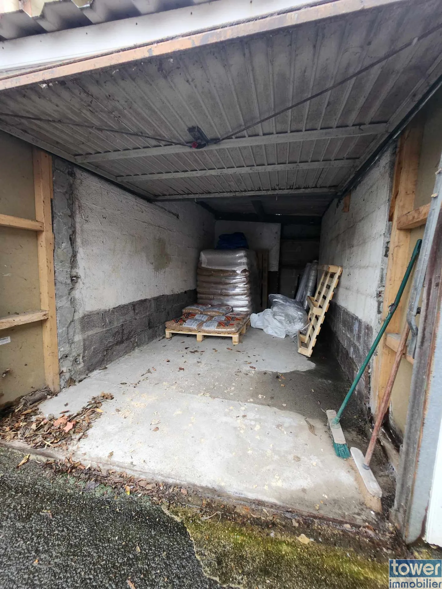 Maison à vendre à Pernes avec jardin, garage et potentiel de rénovation 