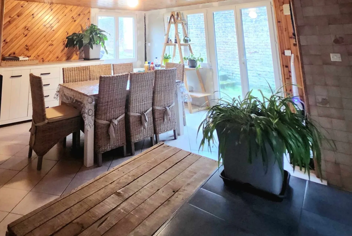 Maison à vendre à Pernes avec jardin, garage et potentiel de rénovation 