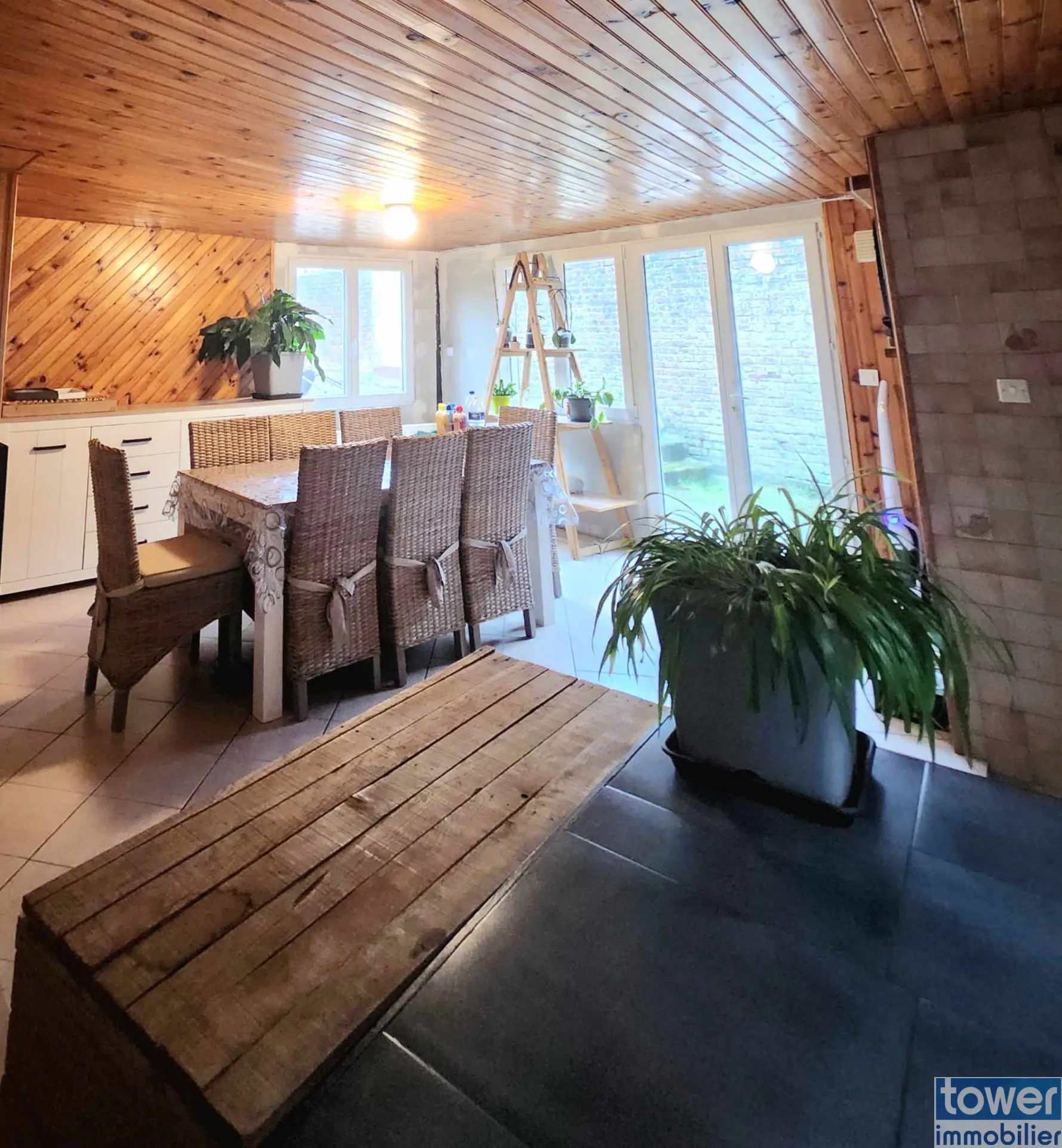 Maison à vendre à Pernes avec jardin, garage et potentiel de rénovation 