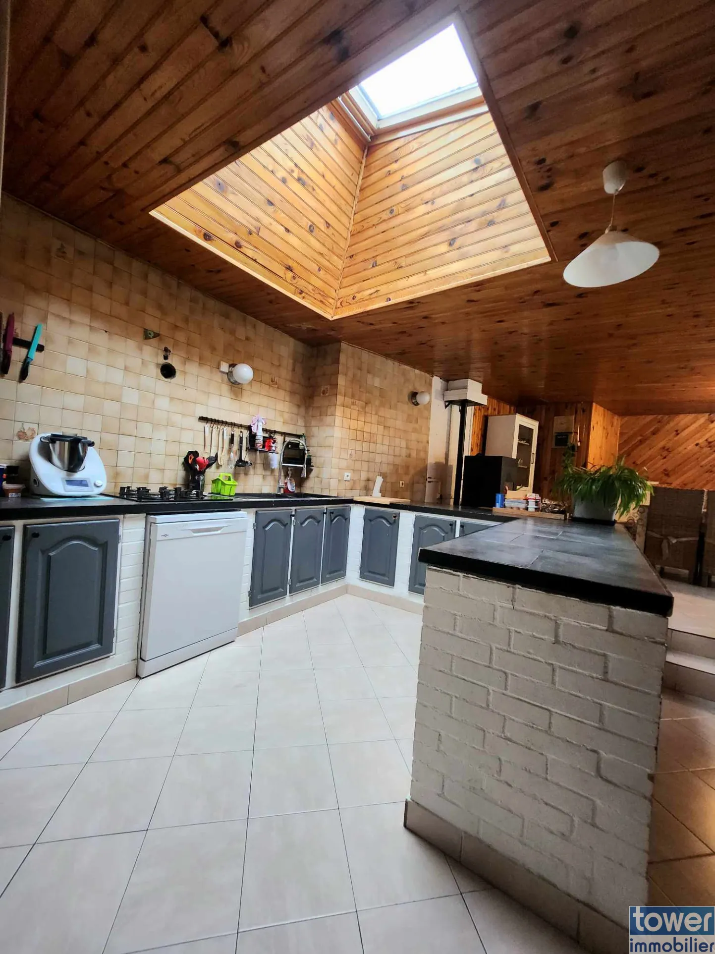 Maison à vendre à Pernes avec jardin, garage et potentiel de rénovation 
