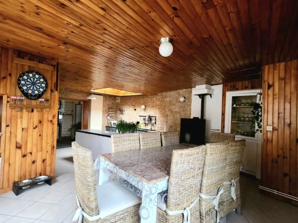 Maison à vendre à Pernes avec jardin, garage et potentiel de rénovation