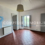 Appartement T3 de 79m² à Nîmes avec balcon et vue sur les toits - Idéalement situé