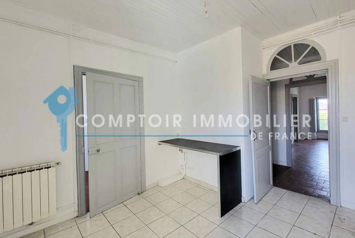 Appartement T3 de 79m² à Nîmes avec balcon et vue sur les toits - Idéalement situé 