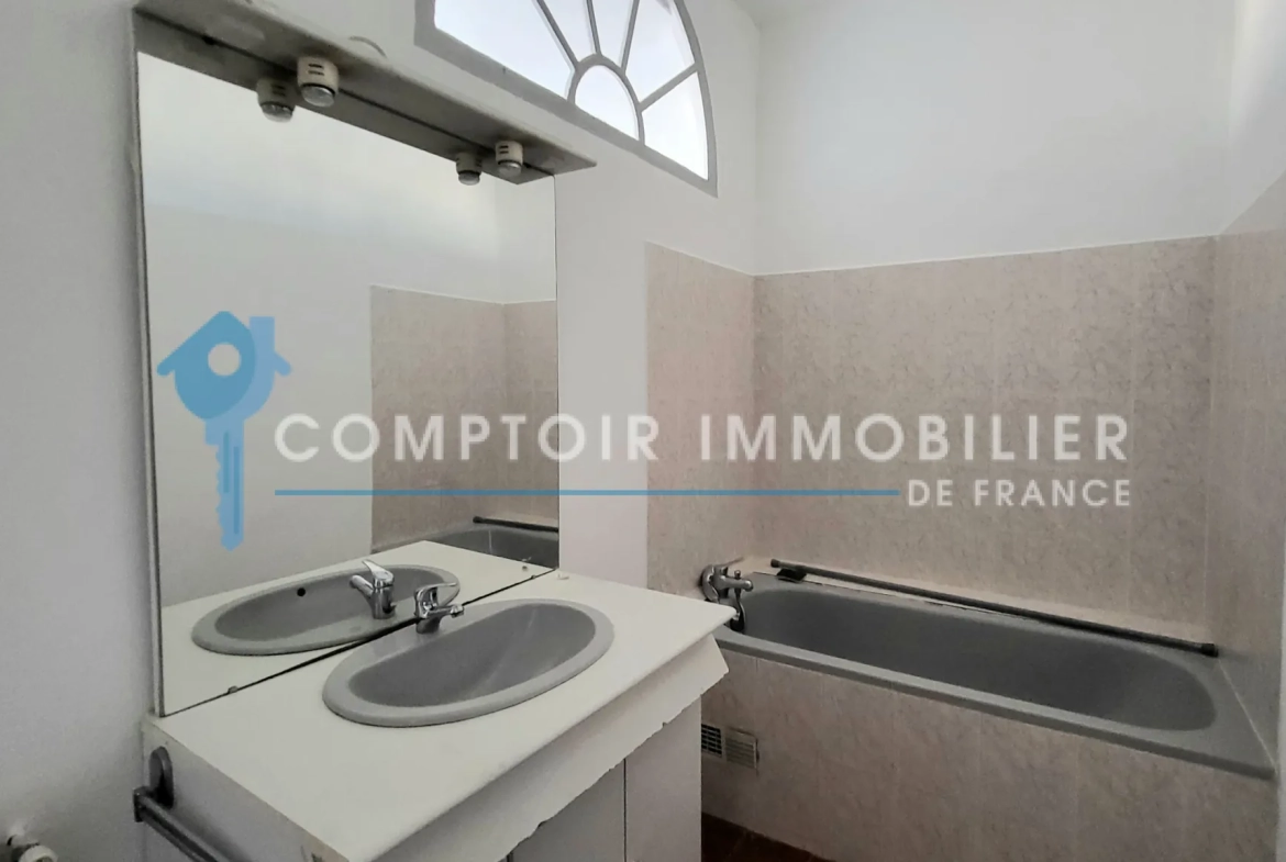 Appartement T3 de 79m² à Nîmes avec balcon et vue sur les toits - Idéalement situé 