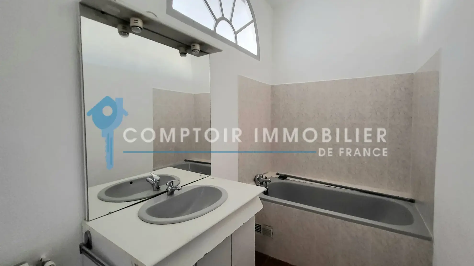 Appartement T3 de 79m² à Nîmes avec balcon et vue sur les toits - Idéalement situé 