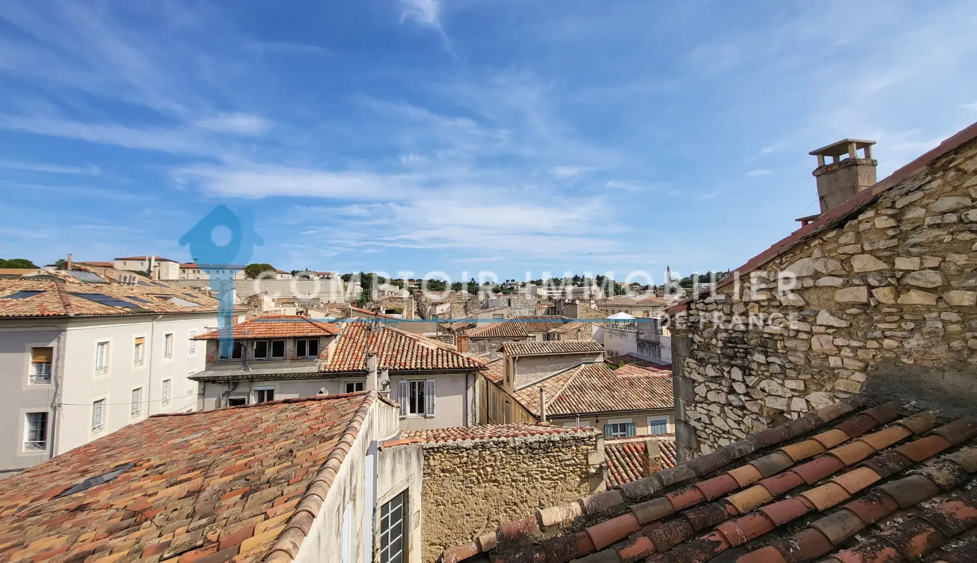 Appartement T3 de 79m² à Nîmes avec balcon et vue sur les toits - Idéalement situé 