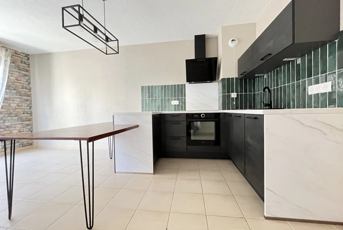 Appartement T3 rénové avec terrasse et parking à Saint-André-de-Sangonis 
