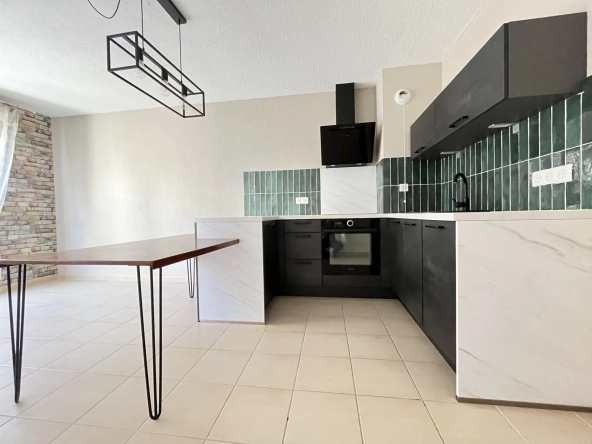 Appartement T3 rénové avec terrasse et parking à Saint-André-de-Sangonis