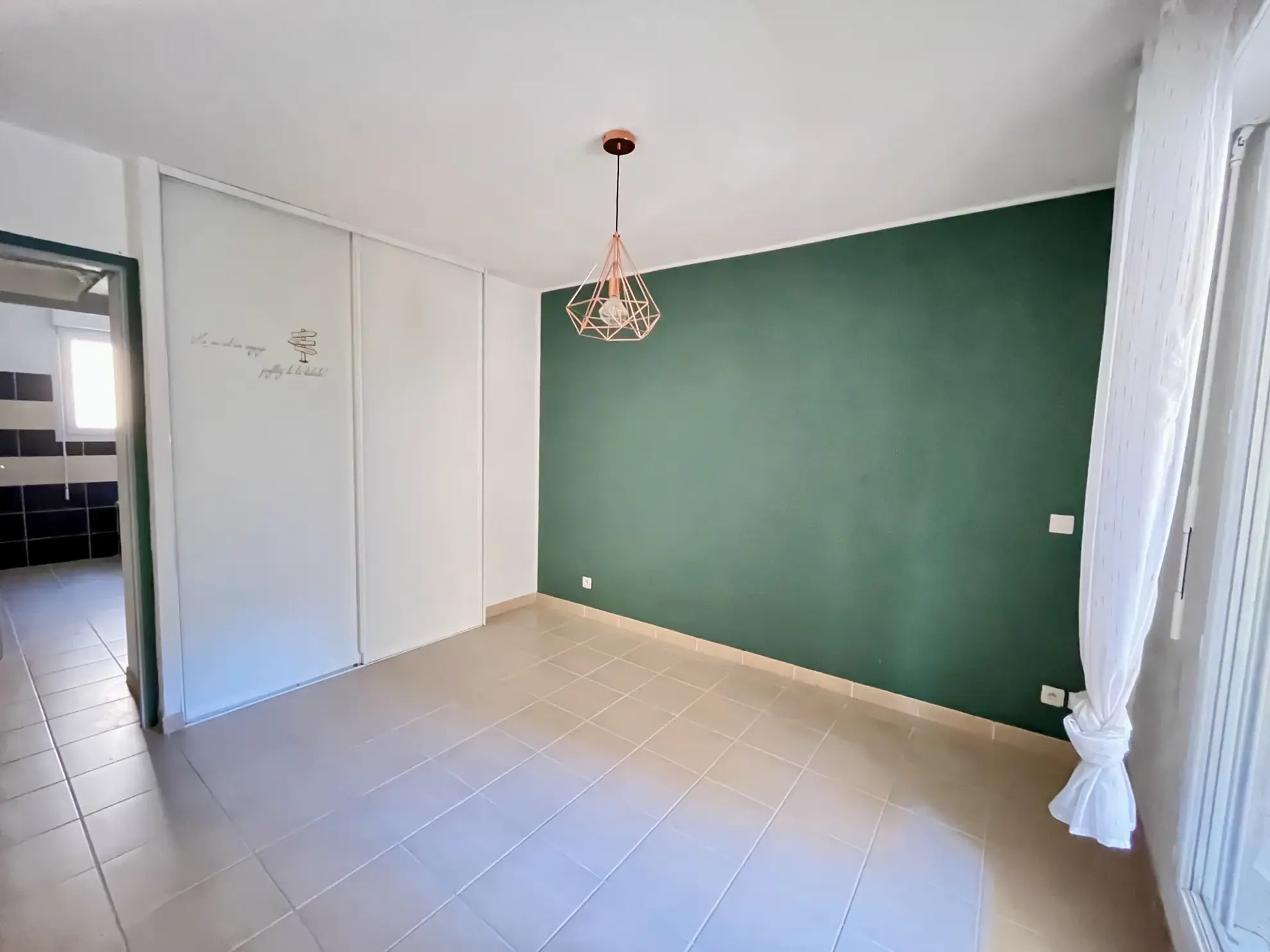Appartement T3 rénové avec terrasse et parking à Saint-André-de-Sangonis 