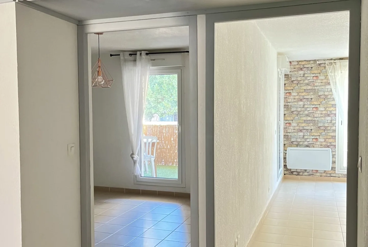Appartement T3 rénové avec terrasse et parking à Saint-André-de-Sangonis 