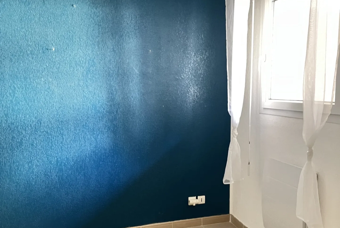 Appartement T3 rénové avec terrasse et parking à Saint-André-de-Sangonis 