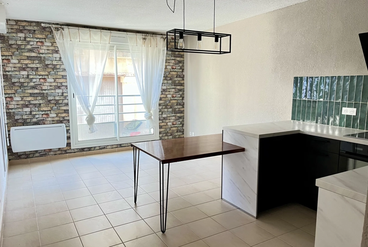 Appartement T3 rénové avec terrasse et parking à Saint-André-de-Sangonis 