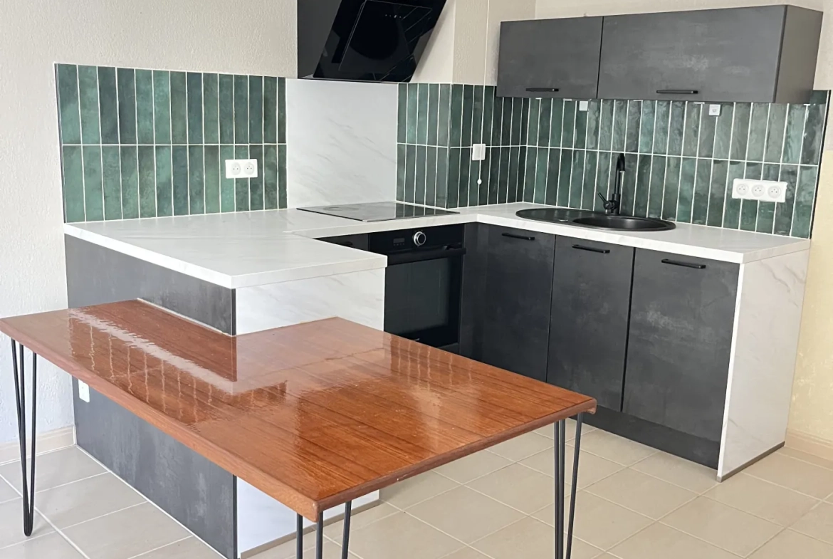Appartement T3 rénové avec terrasse et parking à Saint-André-de-Sangonis 