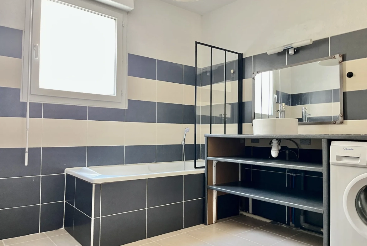 Appartement T3 rénové avec terrasse et parking à Saint-André-de-Sangonis 
