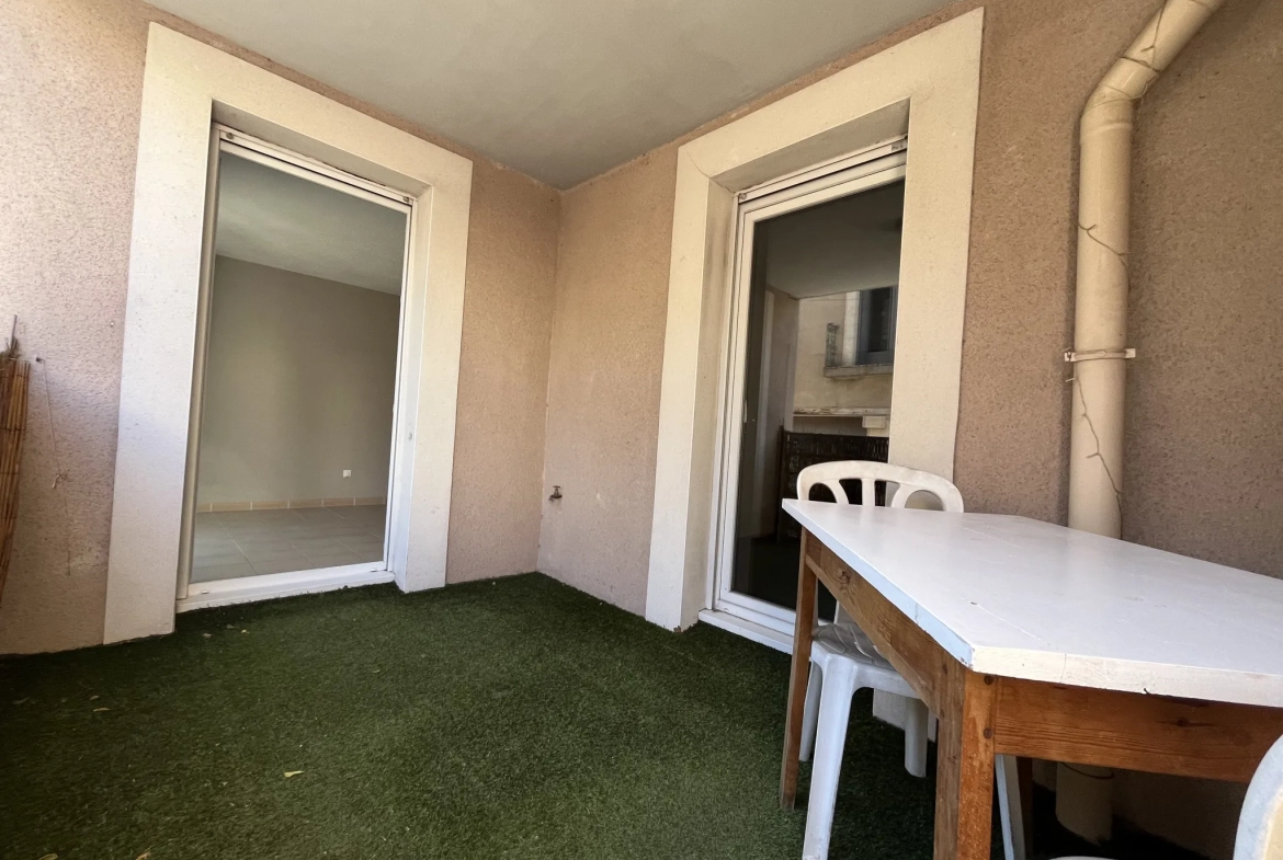 Appartement T3 rénové avec terrasse et parking à Saint-André-de-Sangonis 