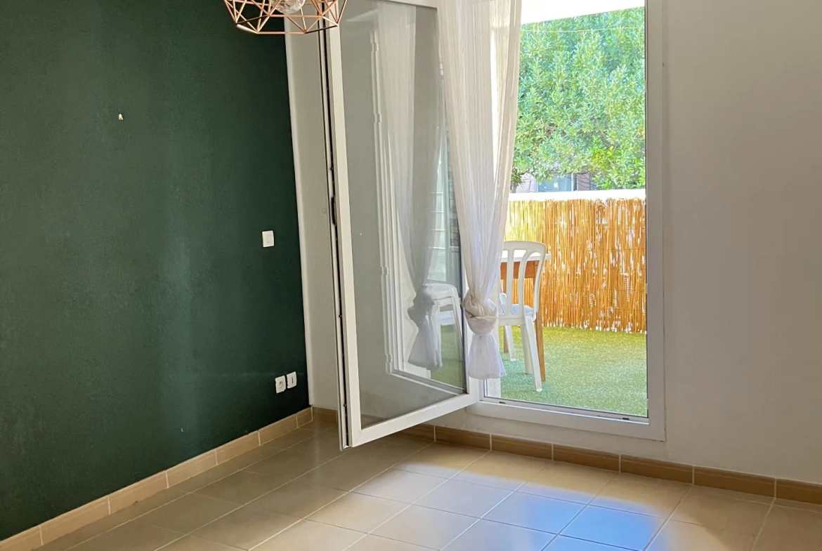 Appartement T3 rénové avec terrasse et parking à Saint-André-de-Sangonis 