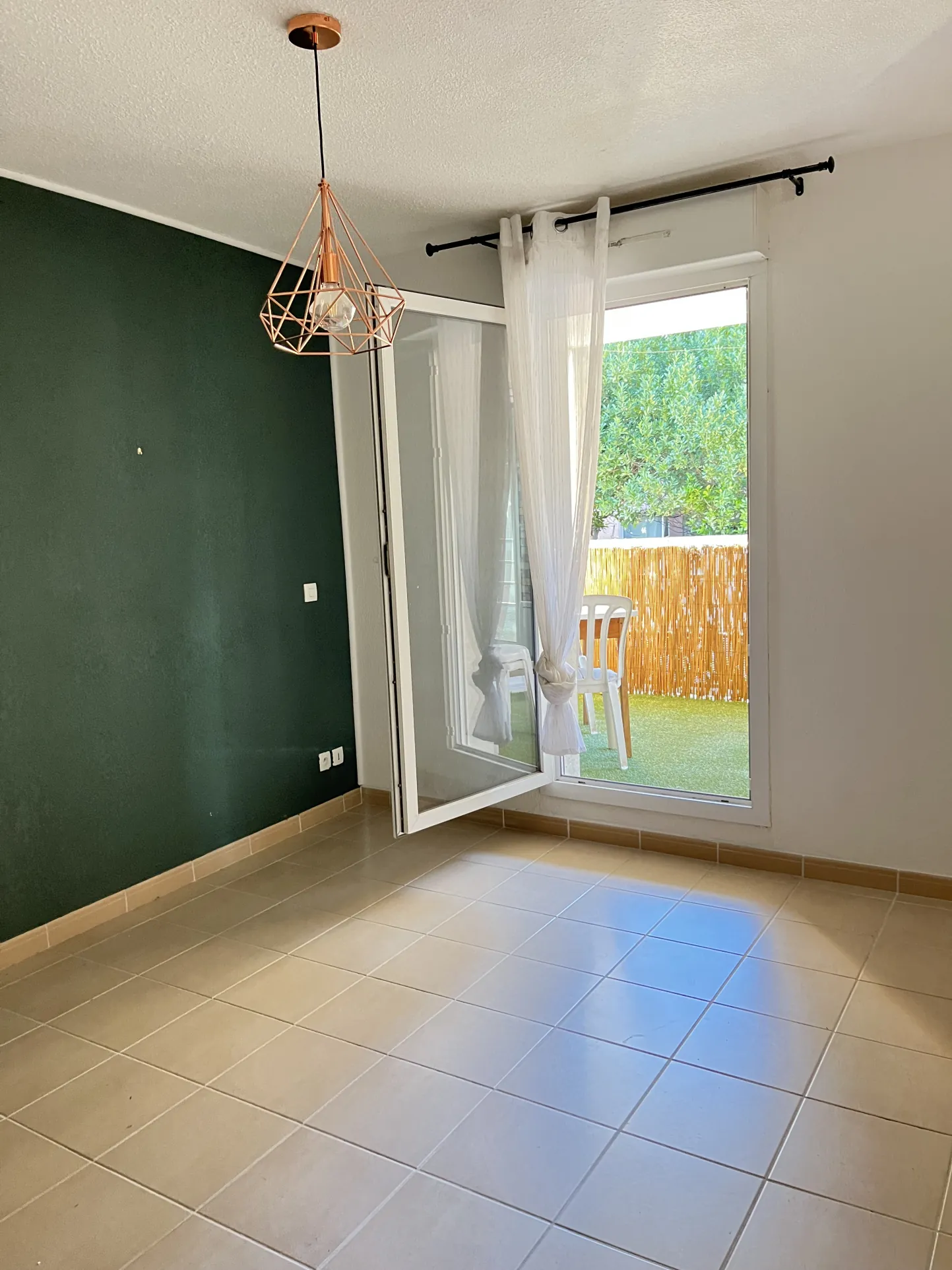 Appartement T3 rénové avec terrasse et parking à Saint-André-de-Sangonis 