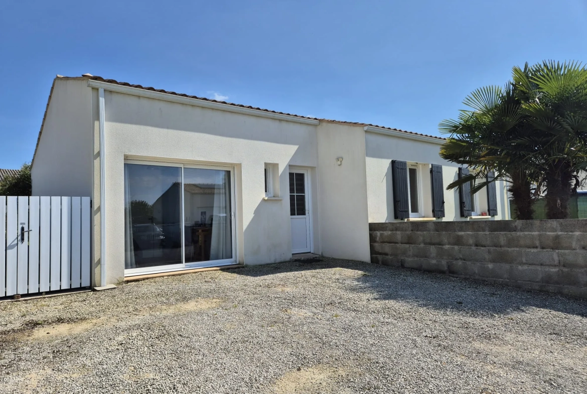 Charmante maison de plain-pied avec 3 chambres et bureau à Pont-l’Abbé-d’Arnoult 