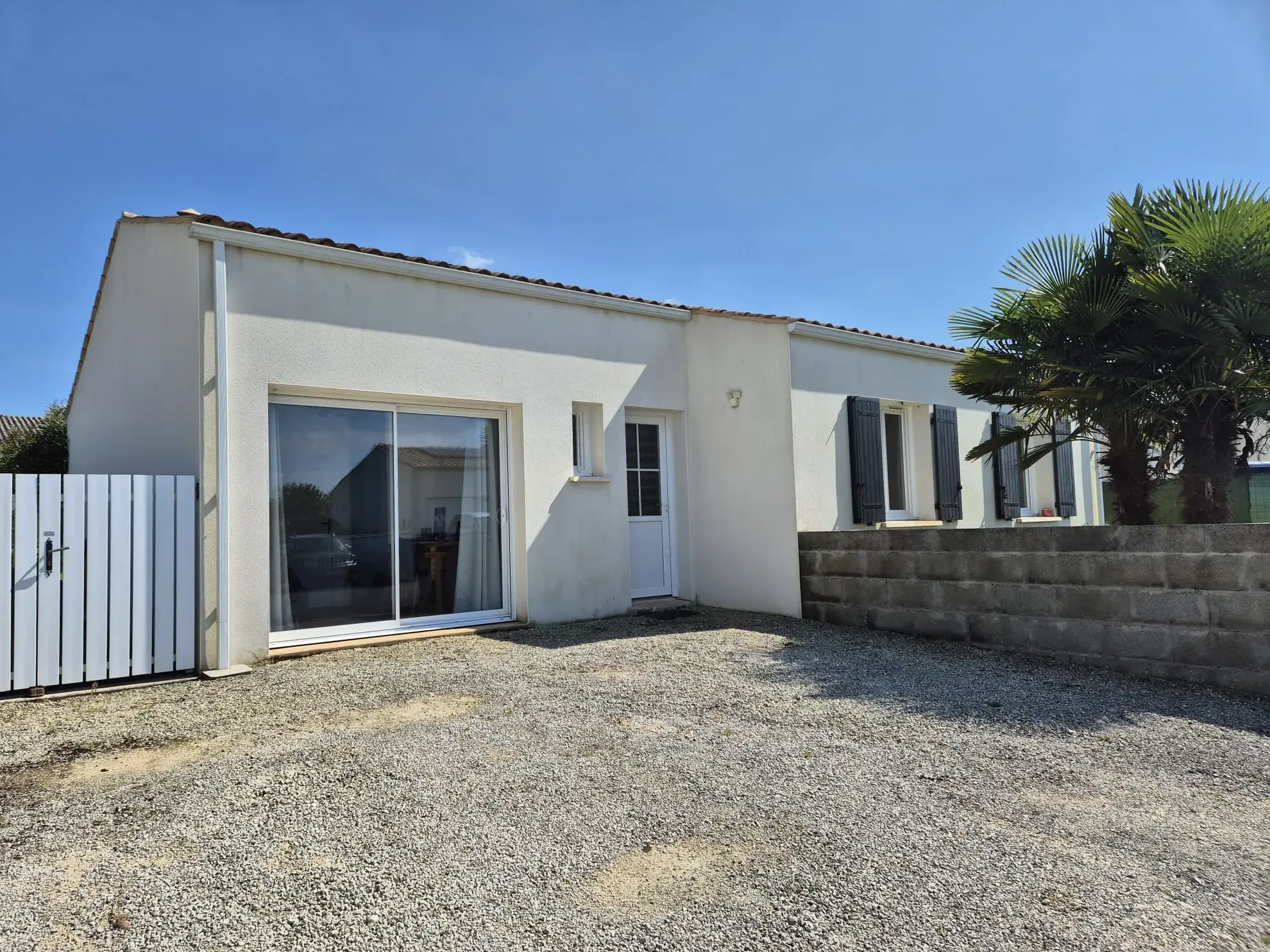 Charmante maison de plain-pied avec 3 chambres et bureau à Pont-l’Abbé-d’Arnoult 
