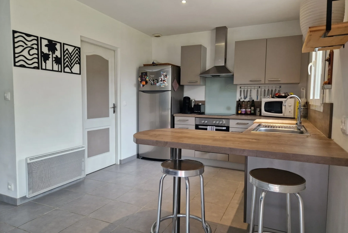 Charmante maison de plain-pied avec 3 chambres et bureau à Pont-l’Abbé-d’Arnoult 
