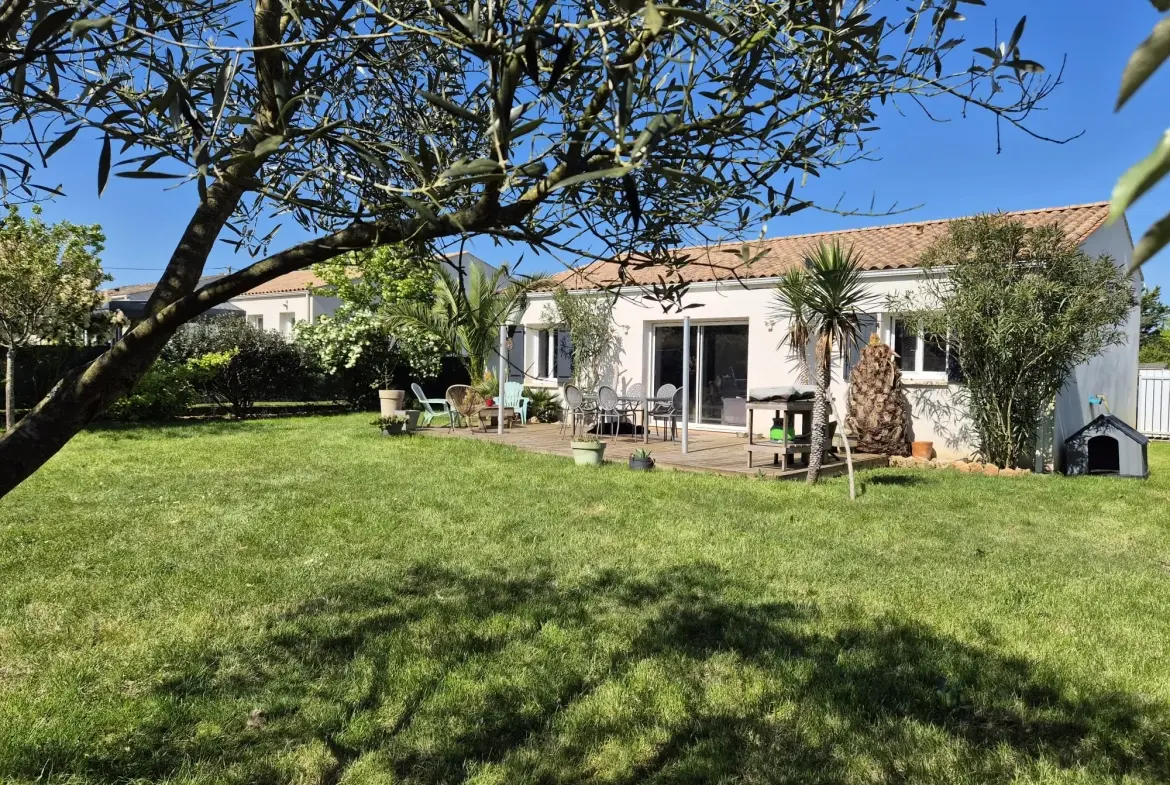 Charmante maison de plain-pied avec 3 chambres et bureau à Pont-l’Abbé-d’Arnoult 
