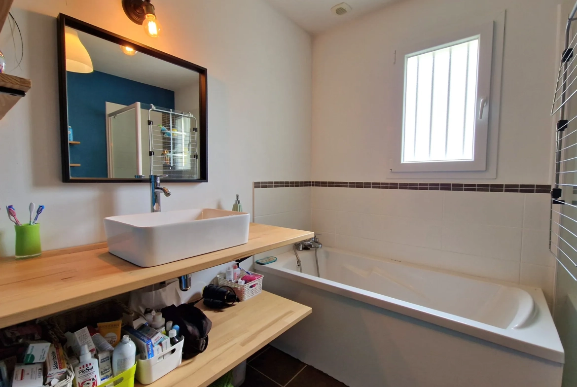 Charmante maison de plain-pied avec 3 chambres et bureau à Pont-l’Abbé-d’Arnoult 