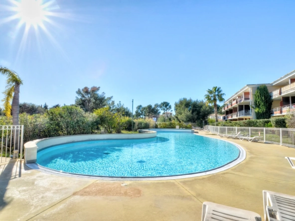 Charmant appartement T2 avec terrasse, piscine à La Ciotat – Investissement ou résidence 