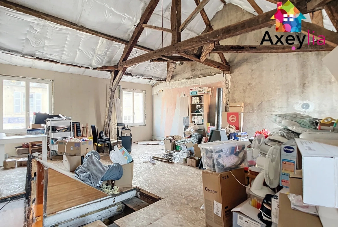 Maison rénovée avec garage et cour à Lapalisse, 3 chambres 